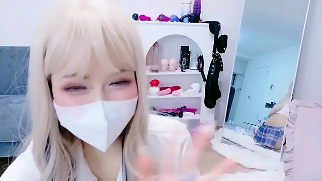 Snapshot of -Nyanko-chan- chatting on June 18, 11:14 am -Nyanko-chan- online show from June 18, 11:14 am