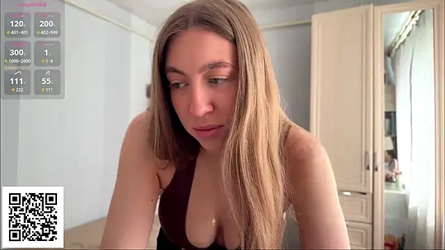 Snapshot of AnnieBellie chatting on May 18, 1:35 am AnnieBellie online show from May 18, 1:35 am