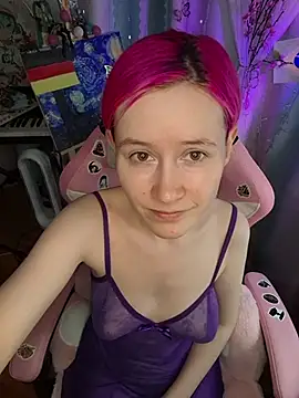 Snapshot of Fuzzy_Unicorn chatting on June 24, 10:36 am Fuzzy Unicorn online show from June 24, 10:36 am