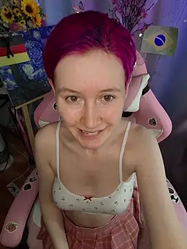 Snapshot of Fuzzy_Unicorn chatting on July 14, 11:16 am Fuzzy Unicorn online show from July 14, 11:16 am