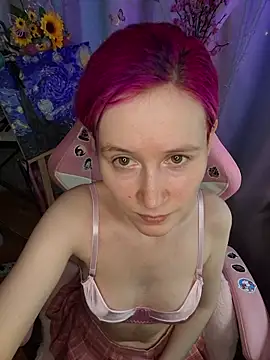 Snapshot of Fuzzy_Unicorn chatting on July 20, 10:18 am Fuzzy Unicorn online show from July 20, 10:18 am