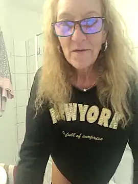 Snapshot of HotWifeLyn68 chatting on December 3, 2:37 pm HotWifeLyn68 online show from December 3, 2:37 pm