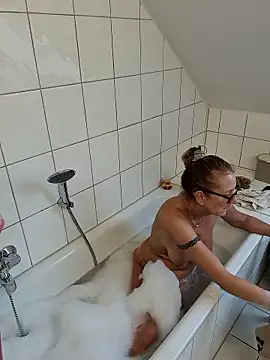 Snapshot of HotWifeLyn68 chatting on January 11, 11:04 am HotWifeLyn68 online show from January 11, 11:04 am