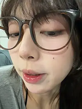 Snapshot of xuannv0000 chatting on February 9, 9:35 am xuannv0000 online show from February 9, 9:35 am