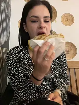 Snapshot of MiraReach chatting on September 24, 3:32 am MiraReach online show from September 24, 3:32 am