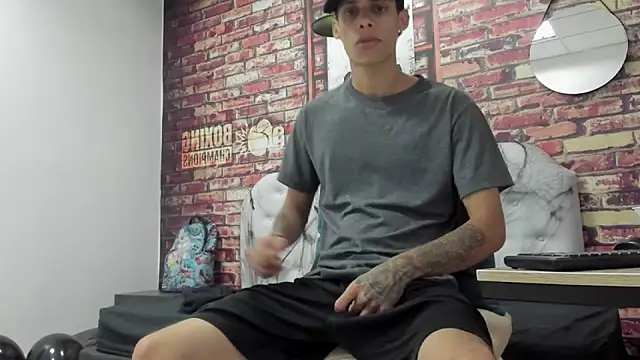 Snapshot of Ian1_ chatting on November 1, 12:29 pm Ian1 online show from November 1, 12:29 pm