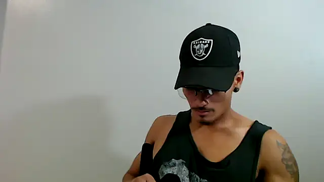 Snapshot of tanjir020 chatting on December 16, 12:15 am tanjir020 online show from December 16, 12:15 am