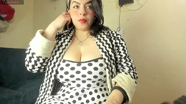 Snapshot of angela_suaza chatting on October 15, 2:01 am angela suaza online show from October 15, 2:01 am