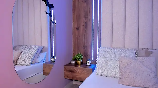 LucySalvatore  online show from October 20, 11:49 pm