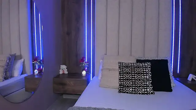 LucySalvatore  online show from February 24, 5:44 pm