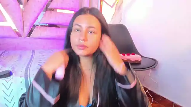 Snapshot of SamaelAndLilitt chatting on October 16, 10:05 am SamaelAndLilitt online show from October 16, 10:05 am