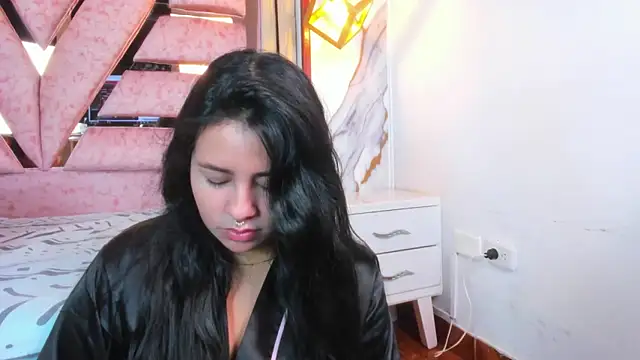 Snapshot of SamaelAndLilitt chatting on October 20, 9:32 am SamaelAndLilitt online show from October 20, 9:32 am