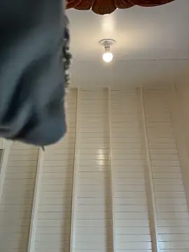 iriebusty online show from March 9, 2:10 pm