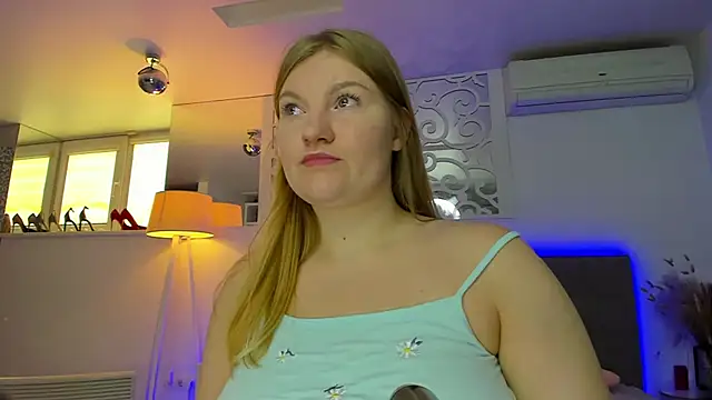 Snapshot of AshleyJoness chatting on October 8, 5:05 am AshleyJoness online show from October 8, 5:05 am