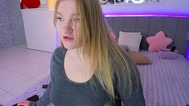 Snapshot of AshleyJoness chatting on December 4, 6:01 am AshleyJoness online show from December 4, 6:01 am