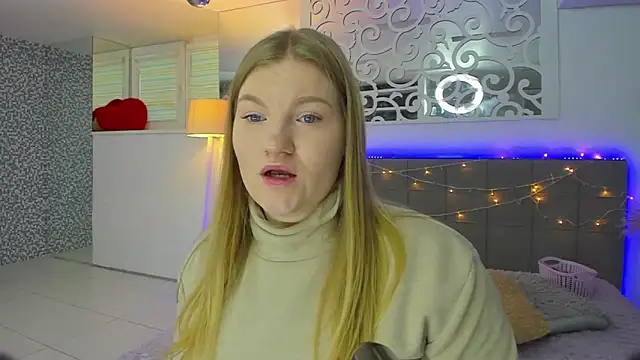 Snapshot of AshleyJoness chatting on December 15, 6:17 am AshleyJoness online show from December 15, 6:17 am