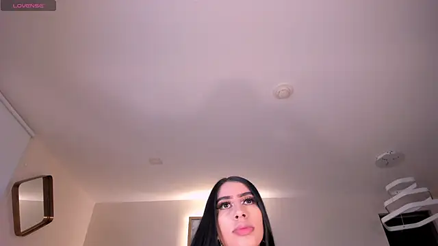 LeahLombardi  online show from November 14, 3:16 am