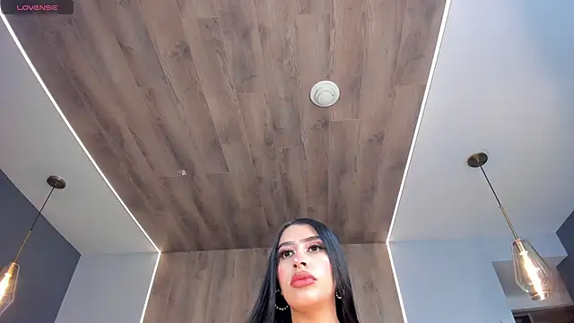 LeahLombardi  online show from November 27, 6:26 am