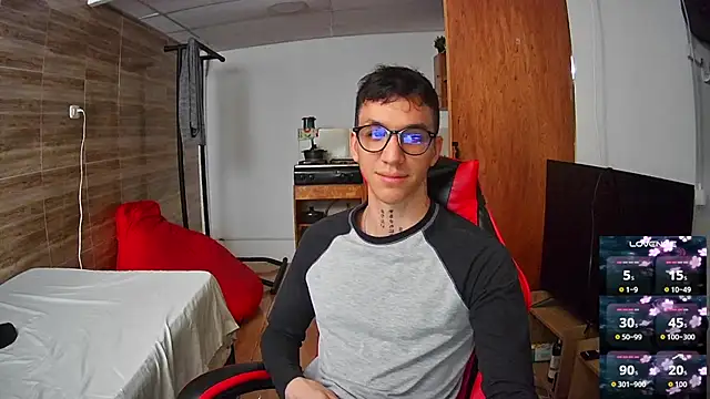 Snapshot of angelicious_ chatting on November 13, 8:41 pm angelicious online show from November 13, 8:41 pm