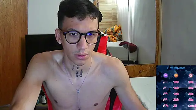 Snapshot of angelicious_ chatting on February 11, 12:43 pm angelicious online show from February 11, 12:43 pm