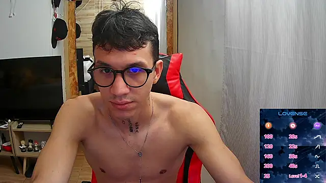 Snapshot of angelicious_ chatting on March 8, 1:26 pm angelicious online show from March 8, 1:26 pm