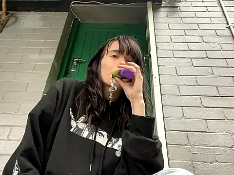 Snapshot of the_holy_t chatting on September 20, 9:54 am the holy t online show from September 20, 9:54 am