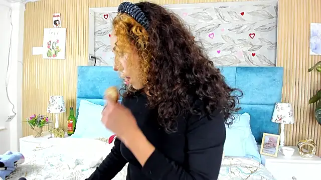 samanthaThoms online show from March 6, 3:47 am