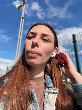 Amelie Crosby online show from June 14, 1:35 pm