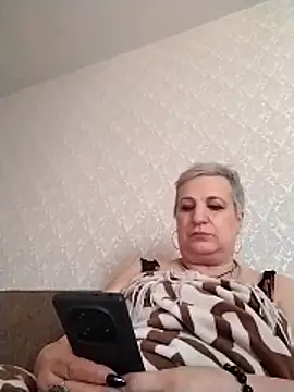StarNicole online show from April 28, 2:00 pm