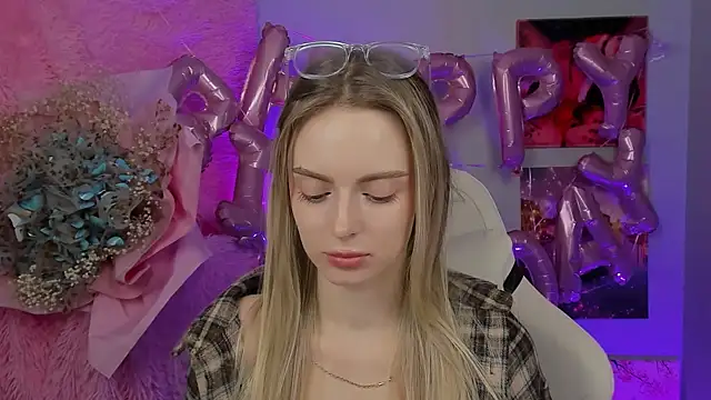 JuliaBrewwer online show from September 11, 5:40 am