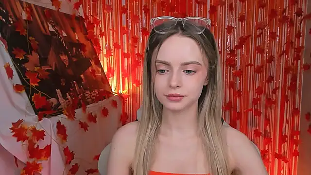 JuliaBrewwer online show from October 11, 12:47 pm