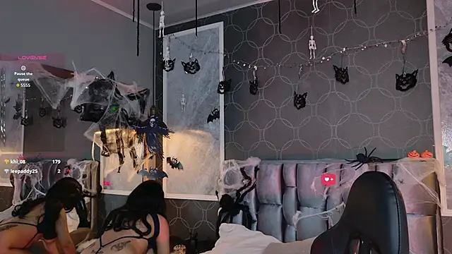 Snapshot of janetteJones_ chatting on October 26, 3:23 am janetteJones  online show from October 26, 3:23 am