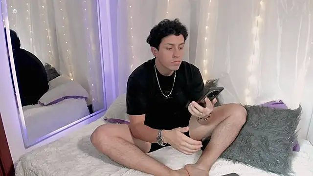 douglaszaens online show from April 4, 11:46 pm