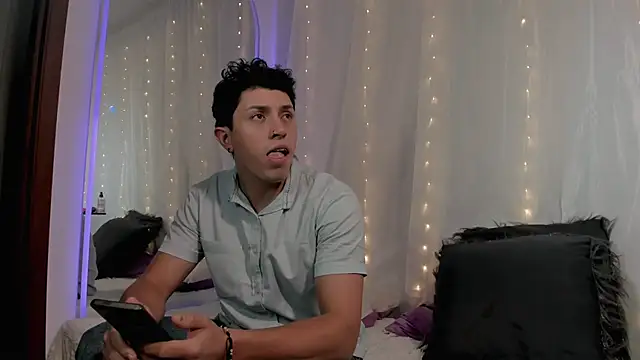 douglaszaens online show from April 7, 1:50 am