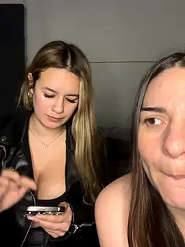 Snapshot of tetutamy chatting on October 7, 3:58 am tetutamy online show from October 7, 3:58 am