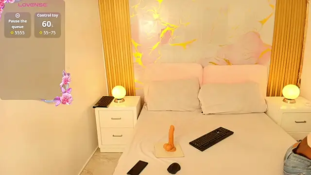 Snapshot of MayaBaker chatting on September 11, 7:36 pm MayaBaker online show from September 11, 7:36 pm