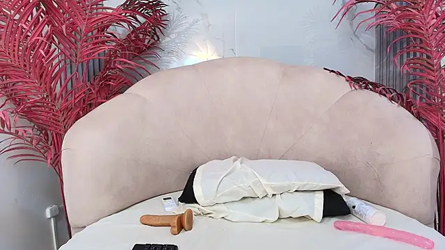 Snapshot of MayaBaker chatting on October 21, 11:49 pm MayaBaker online show from October 21, 11:49 pm