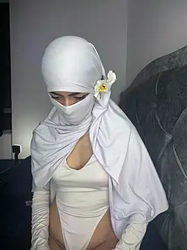  Zahiira  online show from July 31, 12:15 pm
