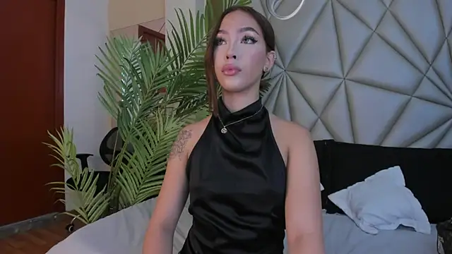 Snapshot of AllisonOwens chatting on November 17, 11:49 am AllisonOwens online show from November 17, 11:49 am