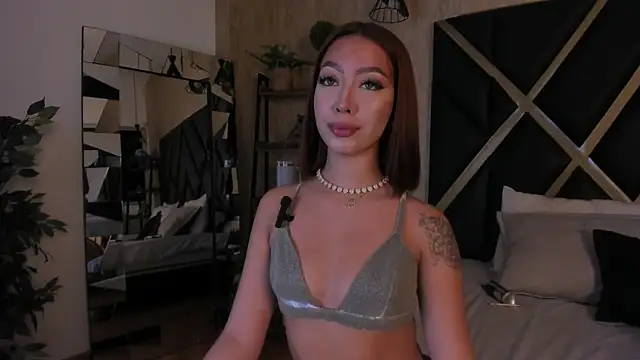 Snapshot of AllisonOwens chatting on November 25, 9:53 am AllisonOwens online show from November 25, 9:53 am