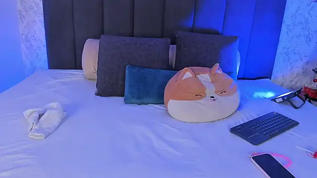 dana hazze online show from December 17, 9:21 pm