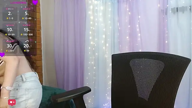 Snapshot of Camila_Ord chatting on October 31, 12:44 am Camila Ord online show from October 31, 12:44 am