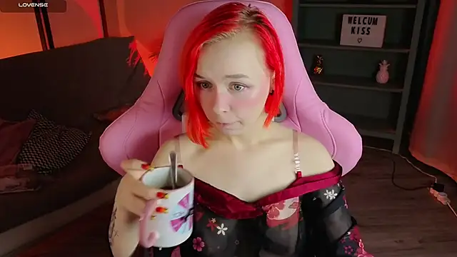 NaomiYoru online show from October 21, 8:20 pm