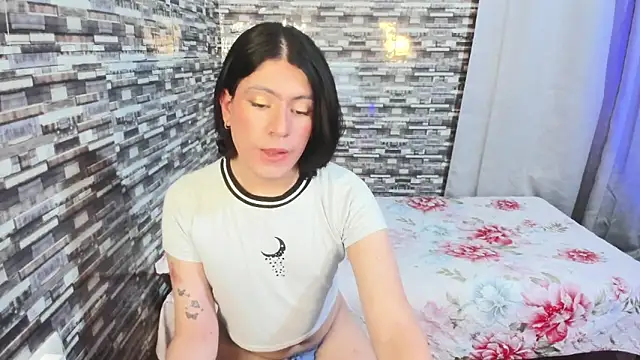 Snapshot of xxxEmmaxx chatting on December 16, 4:28 am xxxEmmaxx online show from December 16, 4:28 am