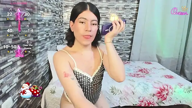 Snapshot of xxxEmmaxx chatting on December 17, 2:28 am xxxEmmaxx online show from December 17, 2:28 am