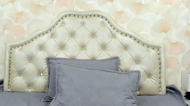 SofiaWhites online show from May 14, 4:41 am