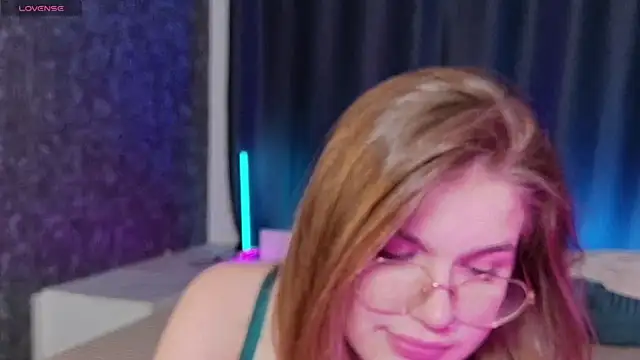 Snapshot of SophieMurrr chatting on May 28, 8:39 pm SophieMurrr online show from May 28, 8:39 pm
