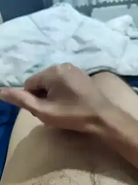 Snapshot of emrekzlk52 chatting on December 13, 7:53 pm emrekzlk52 online show from December 13, 7:53 pm