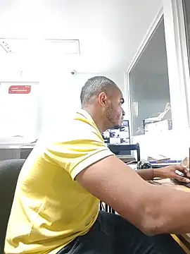 Snapshot of SanChacal5694 chatting on December 15, 11:20 pm SanChacal5694 online show from December 15, 11:20 pm