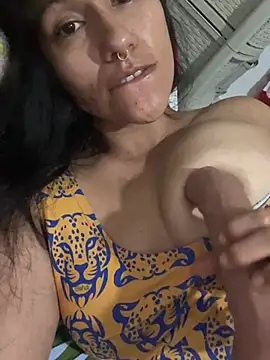 Snapshot of Huitaca_ chatting on May 16, 5:15 am Huitaca online show from May 16, 5:15 am